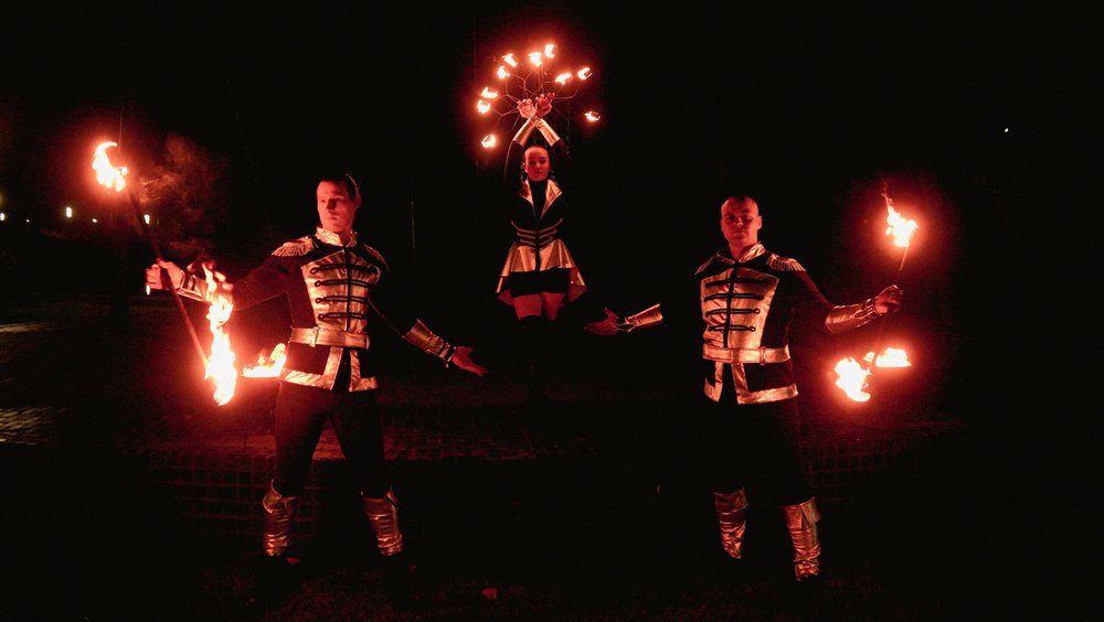 Kalėdinės pramogos įmonės vakarėliui – ugnies šou.